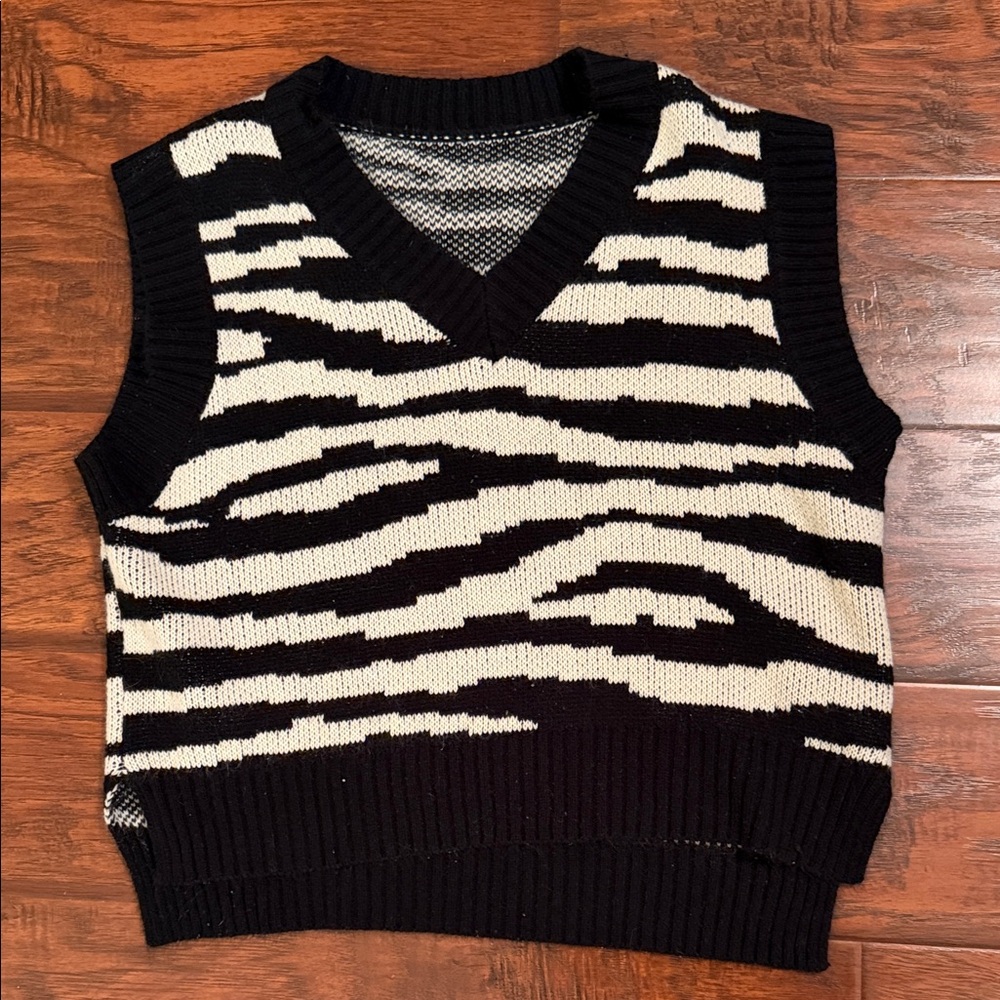 SHEIN Zebra Print Knit Sweater Vest - Black & White